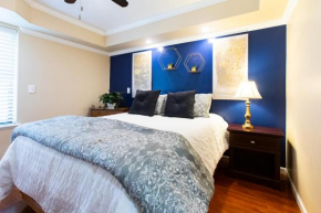 Stylish Comfy 5Star Location - Queen Bed - Office